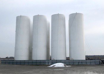 Utterback_Farms's tweet photo. 8 carbon steel tanks
13' diameter by 42' tall
41,000 gallons
Last held 28% fertilizer
New in 2005
Shipping size 13'3" wide x 13'3" tall x 43' OAL

DM for details.  Retweets appreciated.  #AgTwitter https://t.co/RrJbjJ4h0h