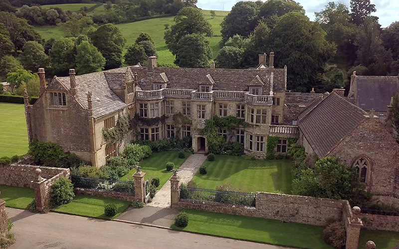 OrnellaGrey's tweet photo. The south wing of the house was believed to be haunted.  Terrible things had happened there long ago, though no one would say what they were. If this was meant to spare Porphyria's nerves, it was in vain; ignorance had only excited her imagination.

From The Night Whisperer https://t.co/ax006WFEHi
