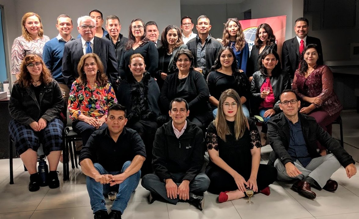 El pasado 25 de noviembre se llevó a cabo la graduación de varios de nuestros compañeros, en la cual culminaron sus Pathways a través de su discurso final.

¡Felicidades a América, Daniel, Diana, Jorge, Luis y Nidia!

¡Asiste!
🗓 Lunes
⏰ De 7:00 PM a 9:00 PM
📍 <a href="/CanacoHmo/">CANACO SERVYTUR Hermosillo</a>