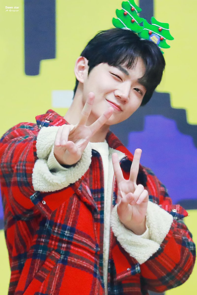 Dawnstar_990809's tweet photo. 191224 아이돌라디오 #형섭 #안형섭 #형섭이🐰 
귀여워 귀여워❣️ https://t.co/2u1pkyJuaV