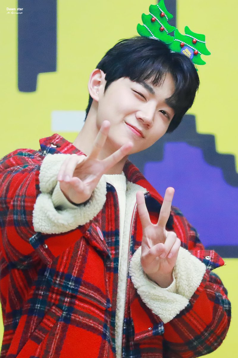 Dawnstar_990809's tweet photo. 191224 아이돌라디오 #형섭 #안형섭 #형섭이🐰 
귀여워 귀여워❣️ https://t.co/2u1pkyJuaV
