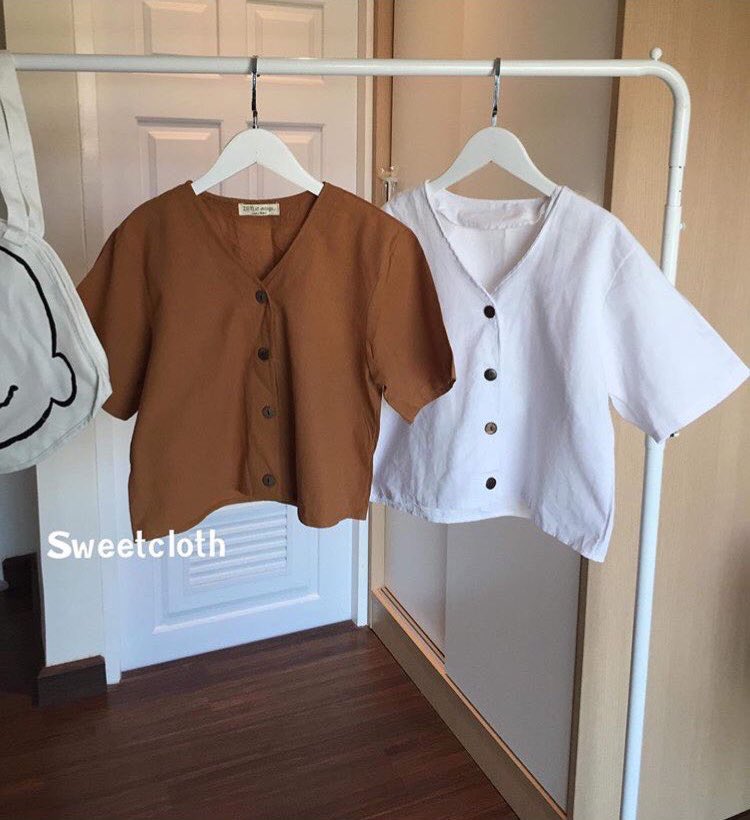 snkhbkh's tweet photo. ส่งต่อค้าบบ เสื้อขาว 170(ไม่เคยใส่เลยน้า) เสื้อน้ำเงินตัวต้นคริสต์มาส 130 เสื้อน้ำเงิน 120 ส่งลทบ 30 ems 50 เหมาสามตัวส่งฟรีลงทะเบียนค่าาาา  #ส่งต่อเสื้อผ้า #เสื้อผ้ามือสองสภาพดี #เสื้อผ้ามือสอง #ส่งต่อเสื้อผ้ามือ2 #ส่งต่อคสอ https://t.co/0zxp0rXCq9