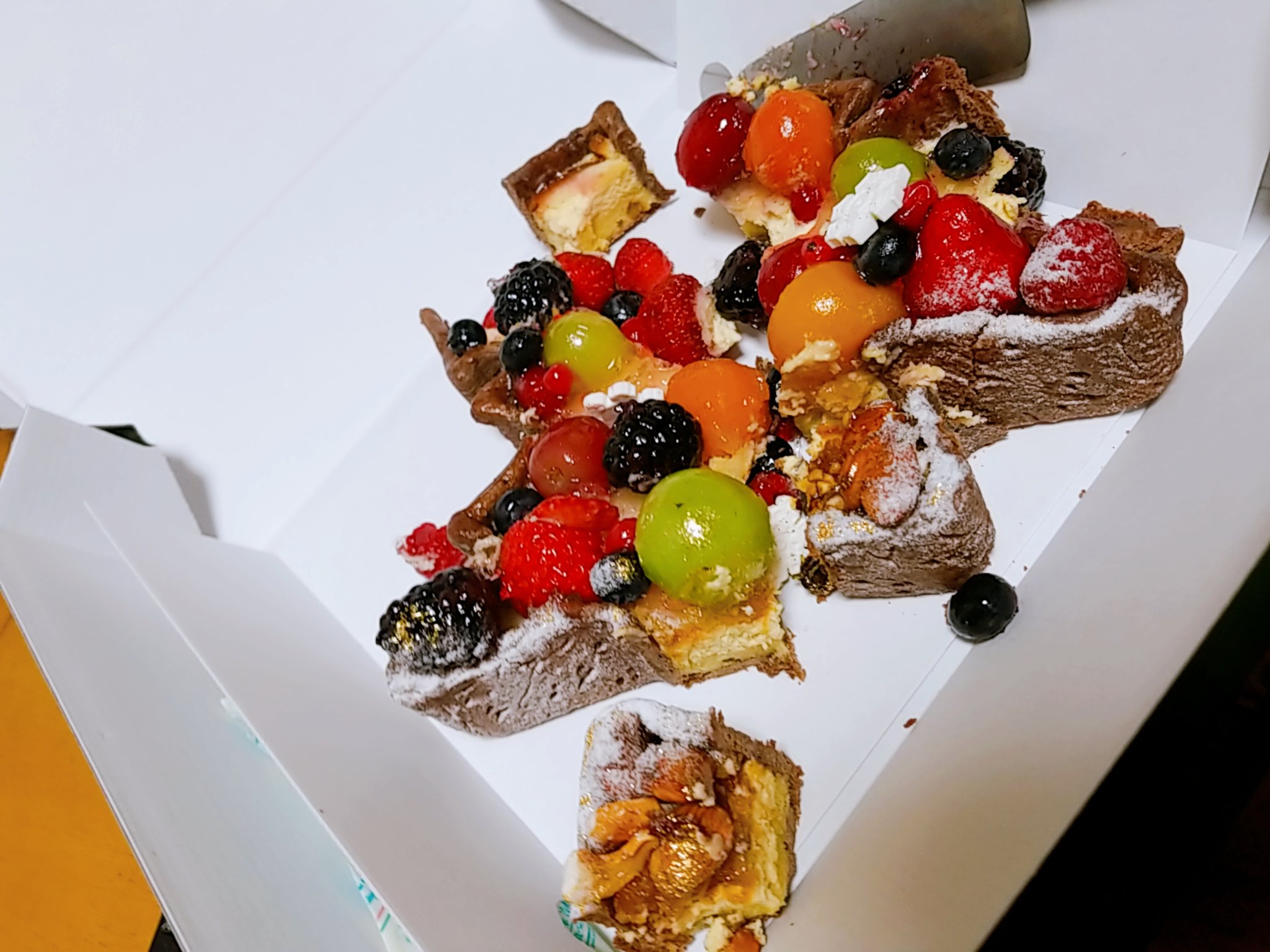 いっち これは昨日食べたキルフェボンのクリスマスケーキ ツリーの形でかわいかったしやっぱりフルーツタルトしか勝たんのよ T Co Xyjwzhvypv Twitter
