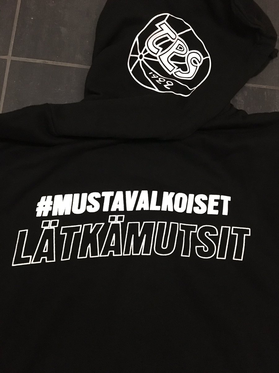 OjalaHansu's tweet photo. KyllĂ€ nyt kelpaa kannustaa hallilla đđ„
#mustavalkoisetlÀtkÀmutsit #jÀÀkiekko #tpsjuniorit #lÀtkÀmutsi https://t.co/qsZlWt6ZTf