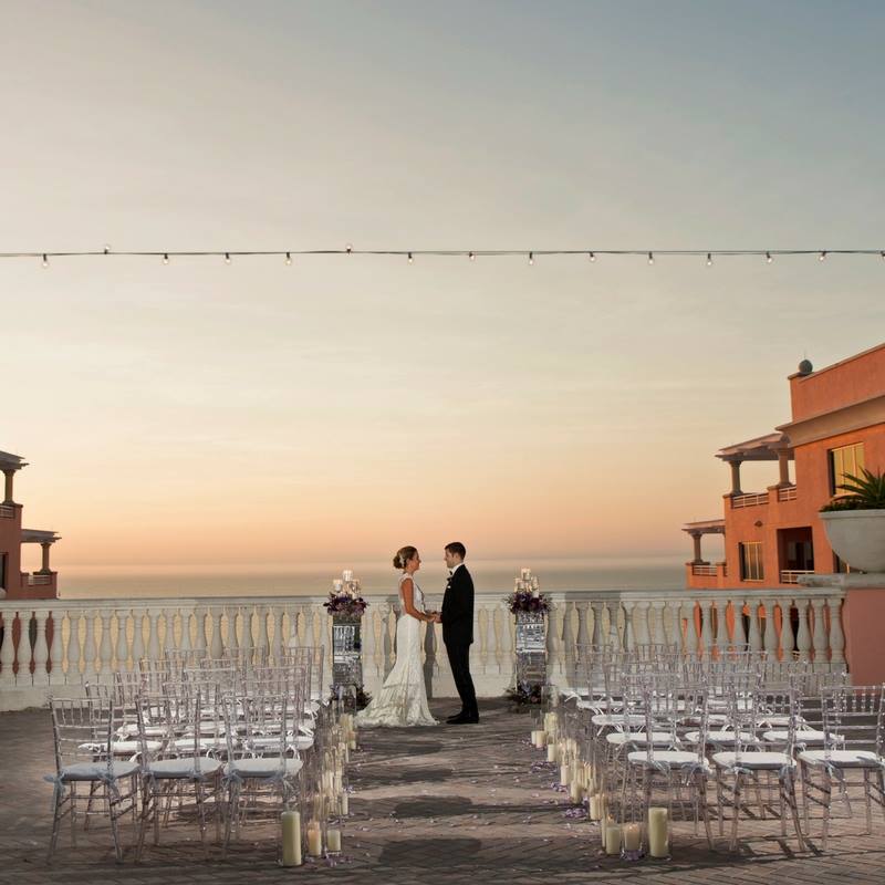 Create the ideal scene for the most important memories of your life. Panoramic views of the Gulf of Mexico and Intracoastal without ever getting sandy are waiting for you!

{Sky Terrace}