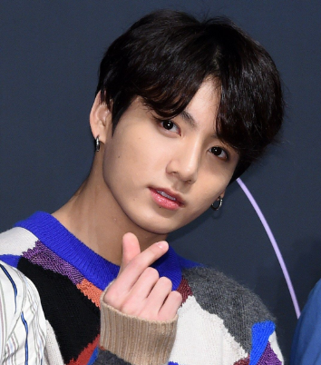 Jungkook: “[magic shop] is a song containing the story that when you’re tired and want to run away from reality, if you open the door inside your heart, there is a magic shop, and inside there are seven of us who will comfort fans.”-Fake love press conference