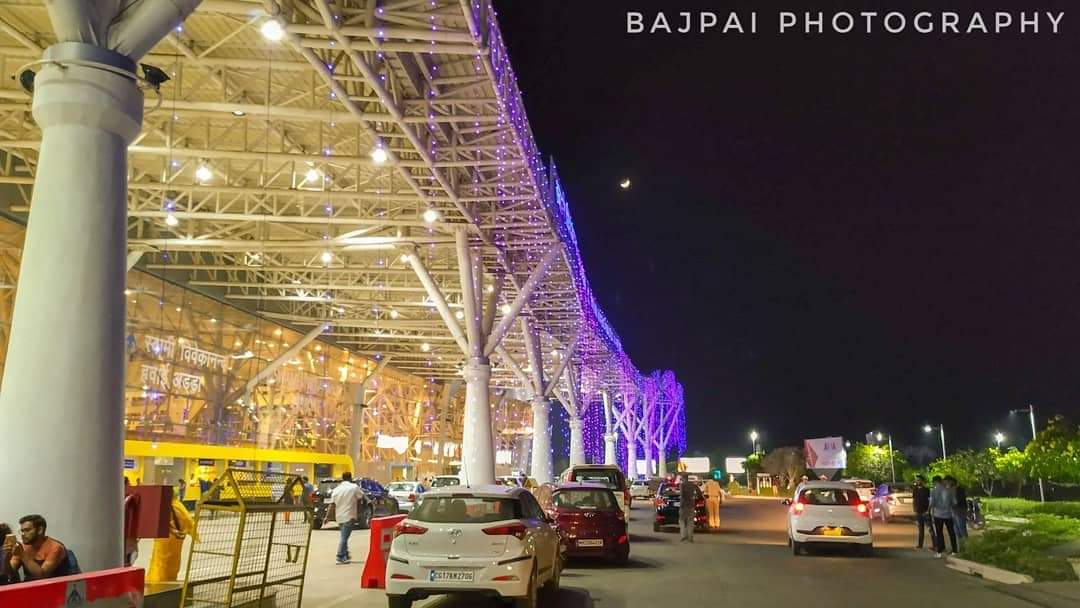 ProgressiveCg's tweet photo. Beautiful night view of Raipur Airport

Pic by @throughmy._lens

#Aiport #Chhattisgarh #Raipur #ProgressiveChhattisgarh https://t.co/aWl7vhb3VP