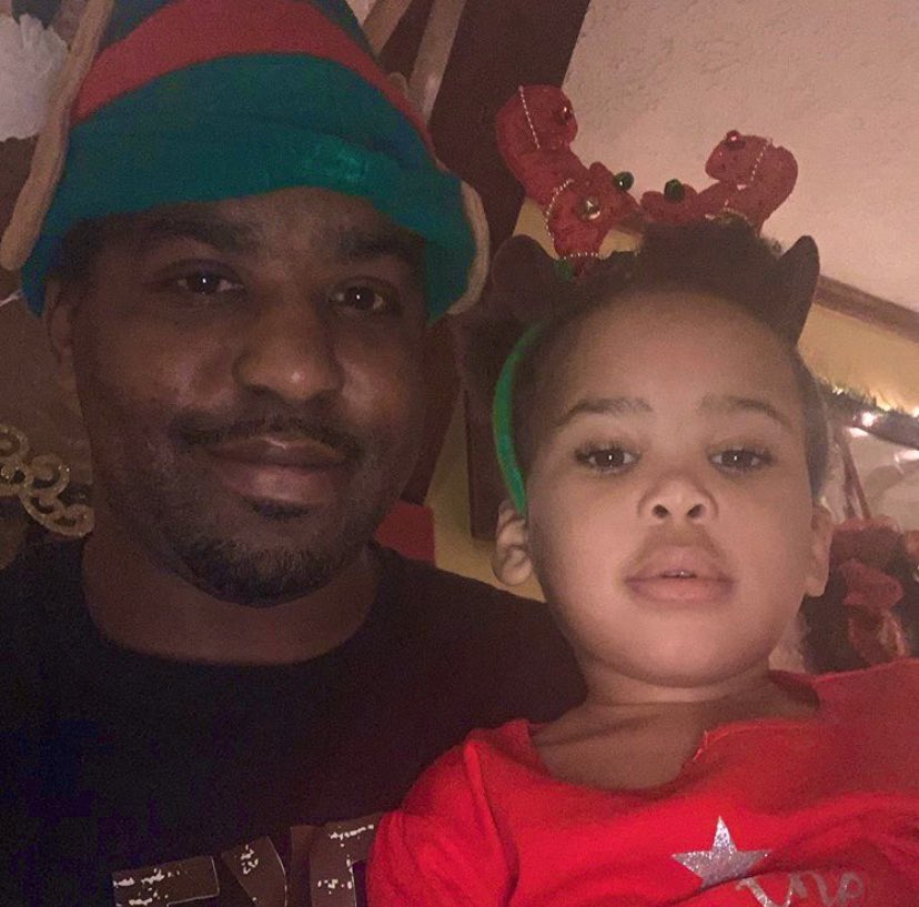 WE_R_FLY's tweet photo. Hope y’all had a Merry Christmas ya filthy animals 😂 First Christmas home in 2 years 🙏🏽 God is Good - @Vee_FLY9  #FamilyMatters #VeeFree #swagsurfin #undefeated https://t.co/ju4qoik0Zt