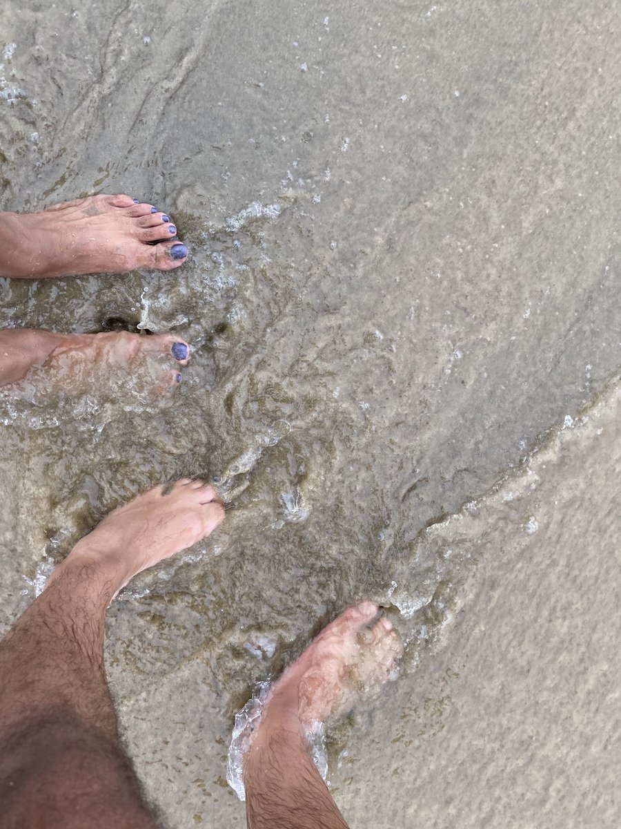 sal542's tweet photo. Relaxing walk on the beach https://t.co/WD82YcyGA8