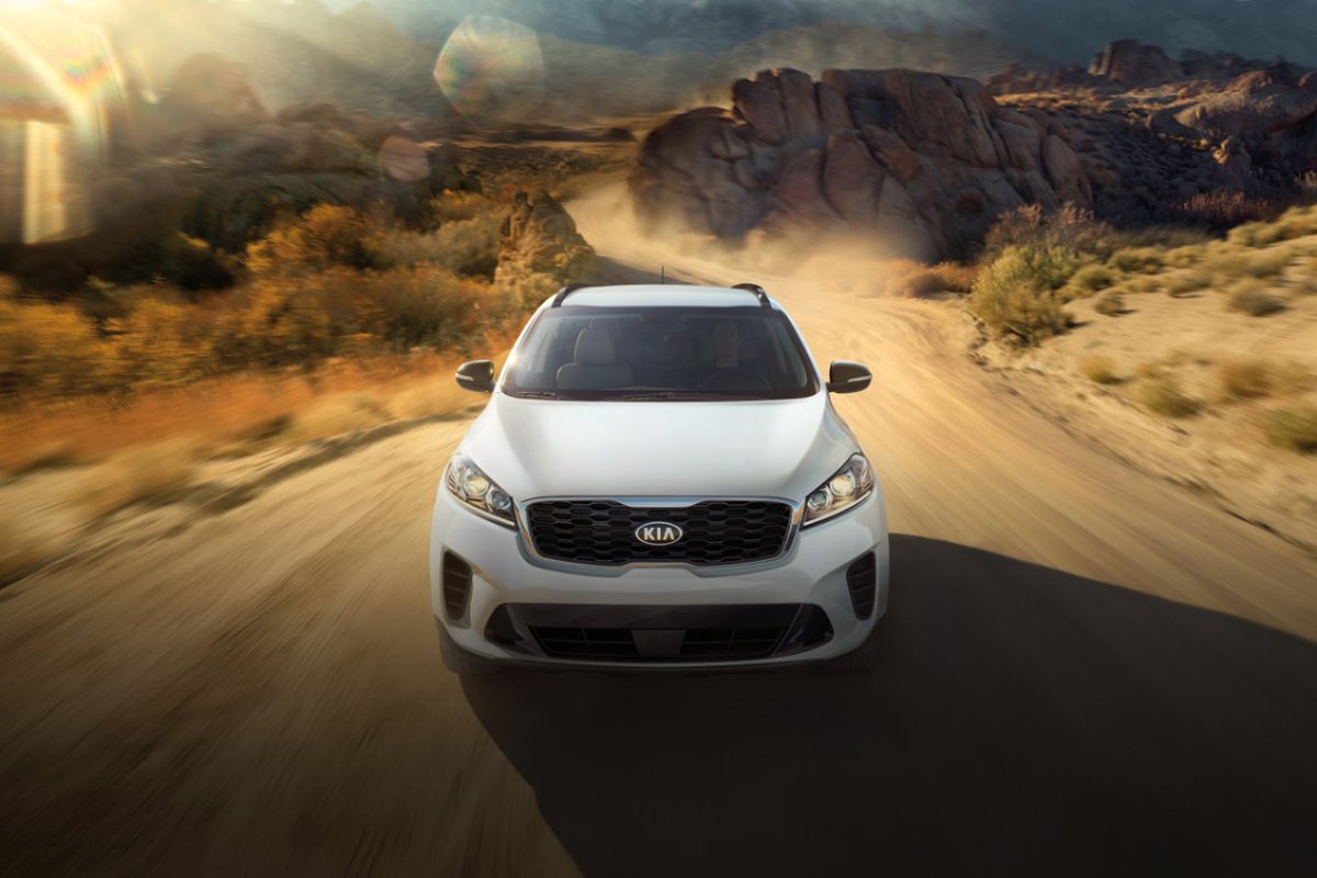 AutoServTilton's tweet photo. You’ll look smooth on even the roughest roads thanks to 360º of ultra-modern exterior design of the Kia Sorento.  Buy yours at AutoServ of Tilton. https://t.co/SmD0Q66Tyi https://t.co/Ahz3LmXZOj