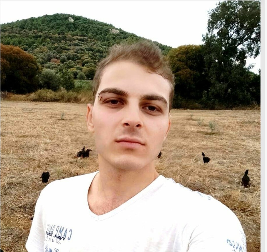 İzmir de olan arkadaşlar!!

23 yaşındaki Salih Eryiğit
Bipolar rahatsızlığı varmış
25 Aralık sabahı yanına özel hiçbir eşyasını almadan ksk Zübeyde Hanım mahallesindeki evinden çıkmış..
Hayatından endişe ediliyormuş
Üzerine mont yada yağmurluk hiçbir şey almamış

Aranıyor