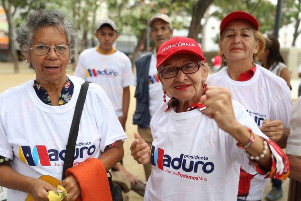 #InassInforma
El pdte <a href="/NicolasMaduro/">Nicolás Maduro</a> , informó que aprobó 135.278 nuevas presiones en Amor Mayor. Asimismo, precisan que los nuevos pensionados y pensionadas en Amor Mayor serán notificados con un mensaje de texto a través del 3532.
#GMVVLograLaMetaDe3Millones