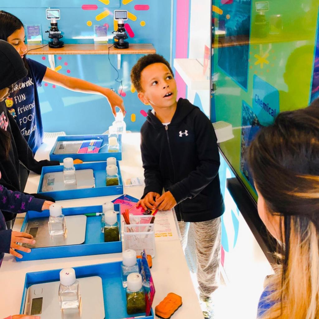 MilliporeSigma's tweet image. In 2019, we had the opportunity to #SPARKCuriosity tens of thousands of times at the #CuriosityCube. Some highlights include: a new design, 159 hands-on learning events in 22 cities across North America, 800+ employee volunteers &, best of all, we reached over 100,000 students!