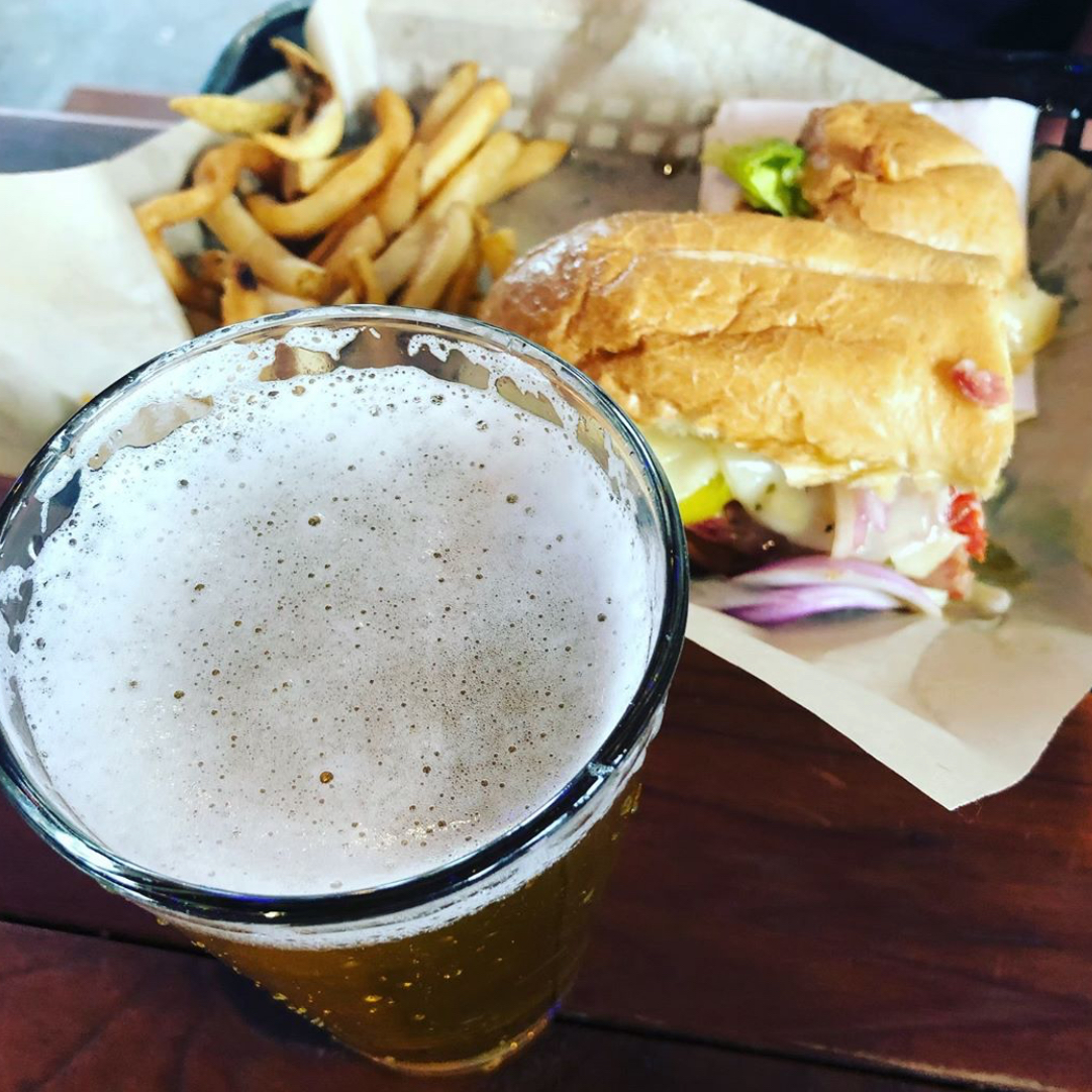 HowYaDoinPizza's tweet image. 🎄Hope everyone had a nice Holiday! We will will reopen today at 11am 😘#backtoyourregularlyscheduledprogramming #sorryfortheinterruption #howyadoinpizzaneatz #steamboatsprings #bestoftheboat #bestpizza #steamboatfood #skitownUSA #foodtownUSA #happyholidays #wereback