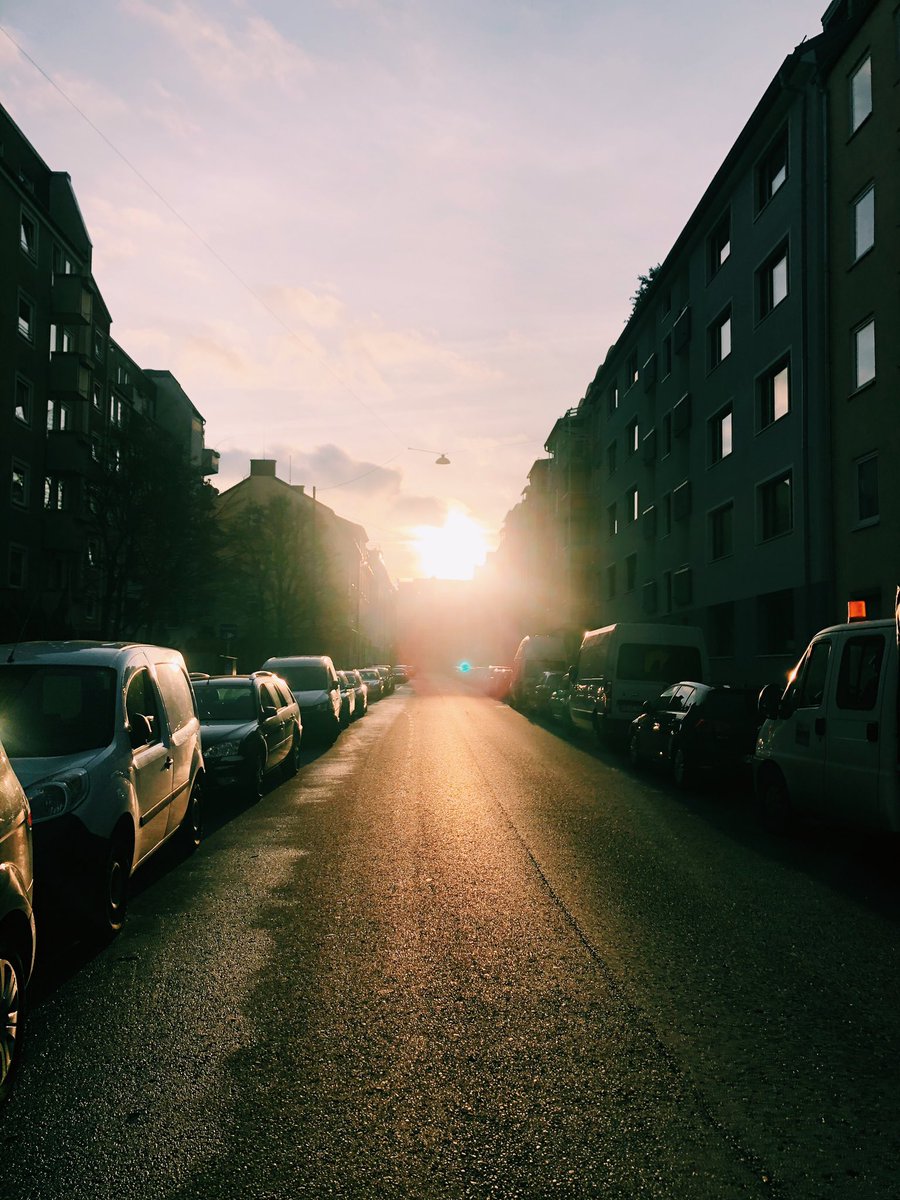 lpkoller's tweet photo. Während der Laufrunde durfte ich einige Kinder bestaunen, die im Park Plastik einsammelten 🙌 🏃🏻♀️ #twitterlaufgruppe #giasingoida https://t.co/w9CfxRRFOq