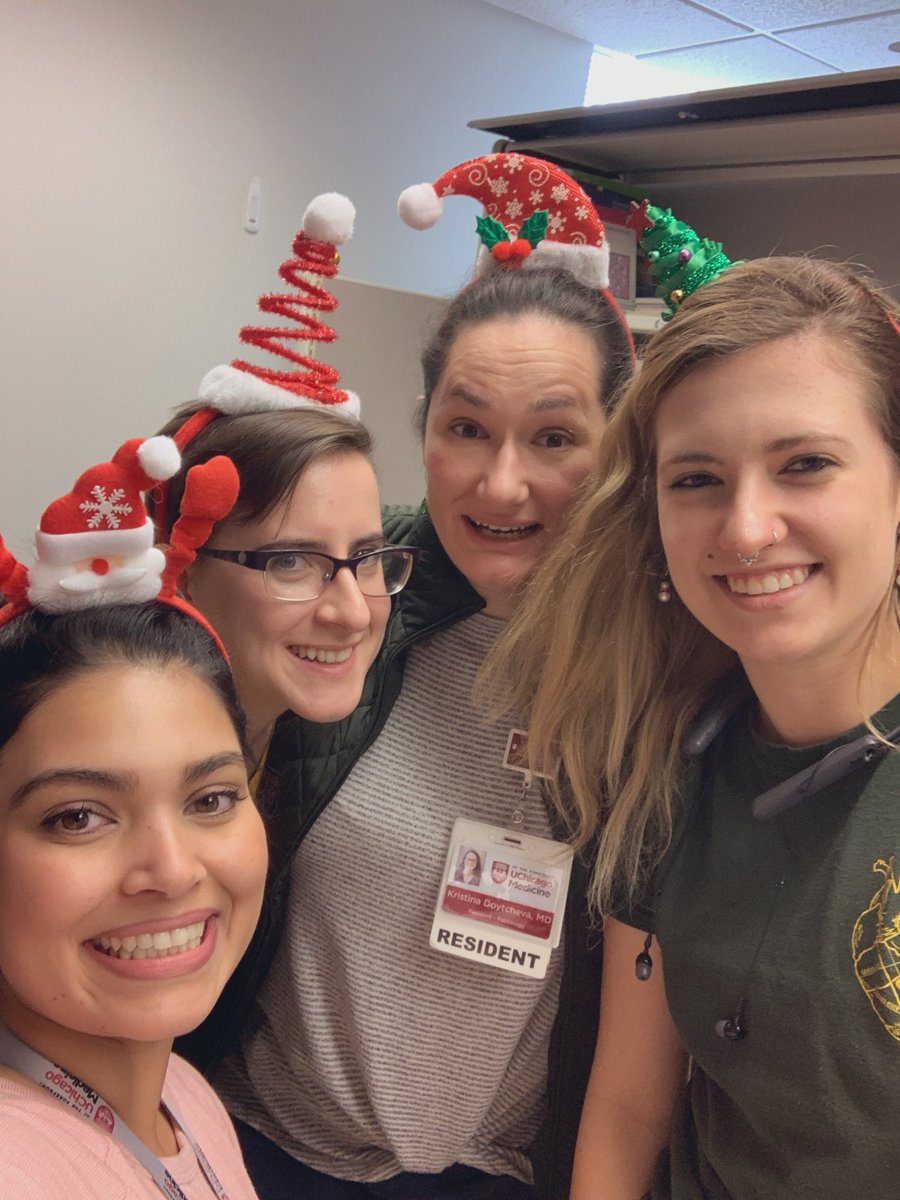 MeghanaAgniMD's tweet photo. Might as well have some @UChicagoPath holiday cheer when you have to work on #boxingday! #pathsquad #firstyearenthusiasm #pathologyresidents #tistheseason #wegetsilly #ourcorner https://t.co/hsBmO9Zo0Z