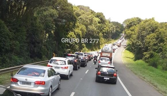 BR-277 tem fila de 4 Km no sentido Litoral e 8 Km para Curitiba - RIC Mais