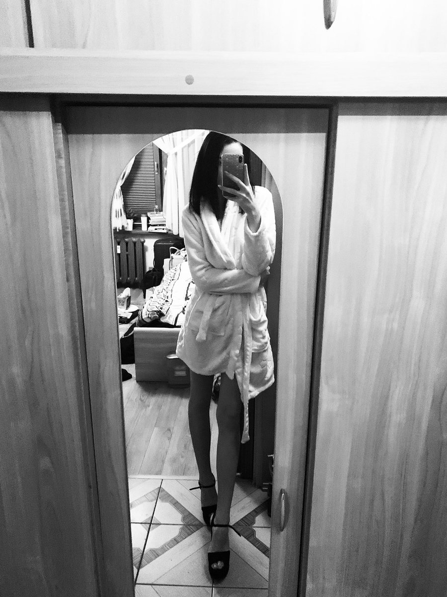 dulcobis's tweet photo. legs check bo znajoma wysłała mi moje zdjęcie zrobione 2/3 lata temu :))) #abwtbs #waniliowemleko https://t.co/RI5iEXgFI9