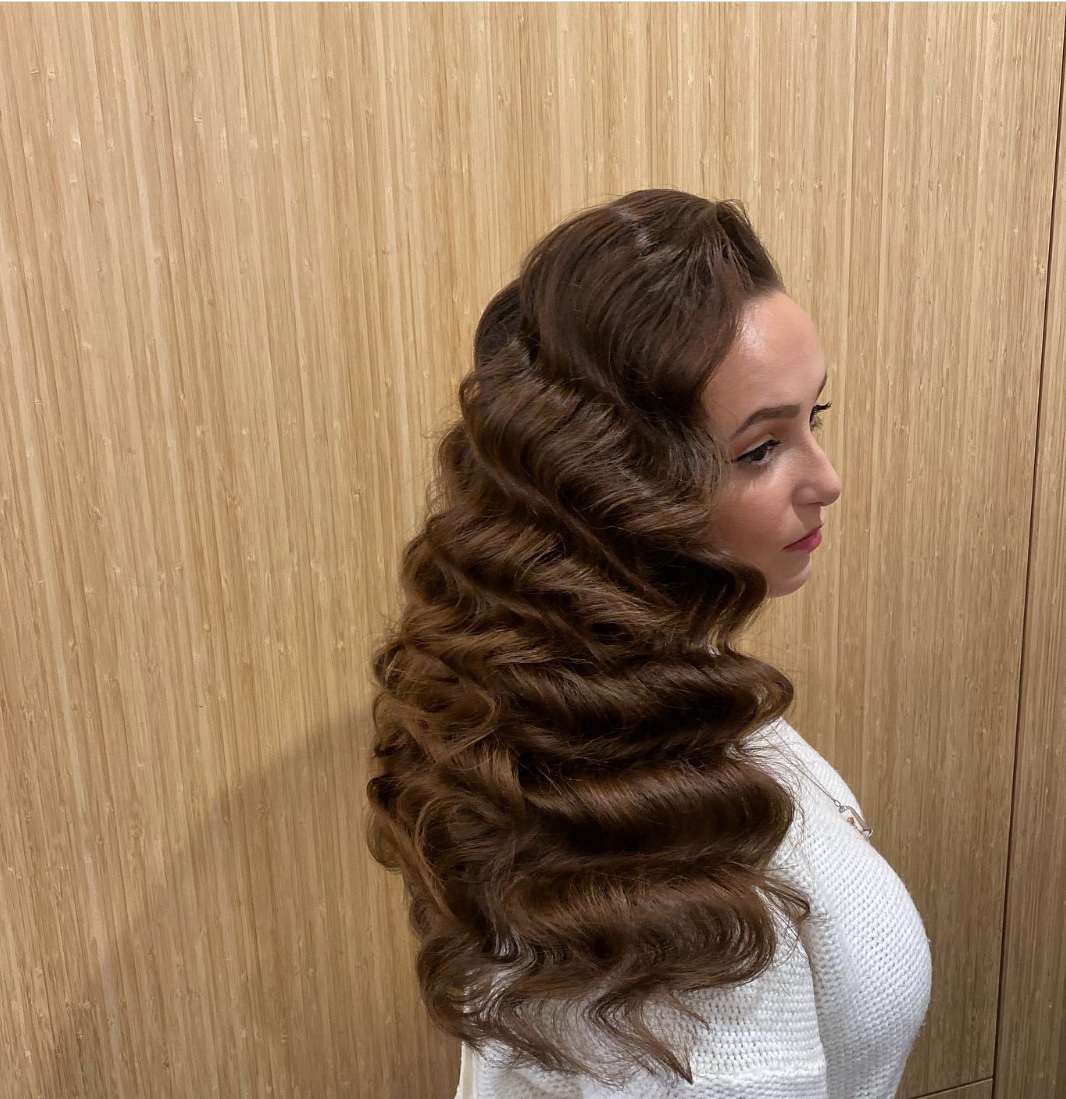 ArrojoCosmo's tweet photo. It's #DemoDay at Arrojo! Check out these beautiful Hollywood waves done by Educator Annmarie 😍 https://t.co/mYdubTdgtI