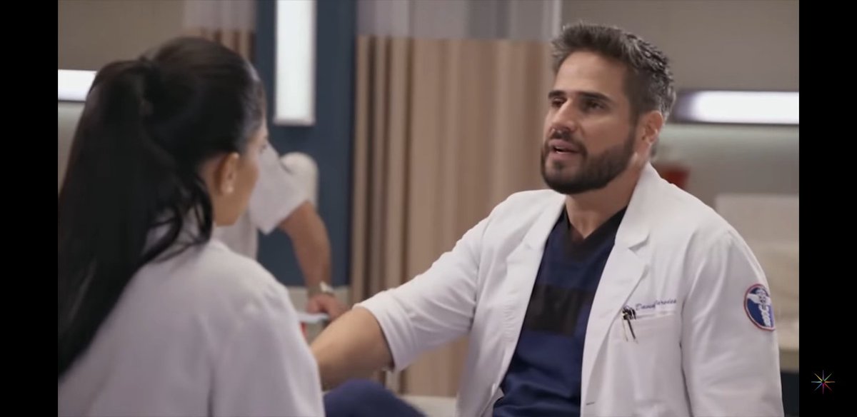 DaniArenasCol's tweet photo. #Capturas1 #MejoresMomentos #DavidParedes @DanArenas #DavidYRegina #Davina 👨🏻⚕️❤👩🏻⚕️💉💏💘 @liviabritoof #Capitulo33 @MedicosOf #MedicosLineaDeVida #ConLasEstrellas #FelizJueves #FelizNavidad https://t.co/hZ4p2gdDSp