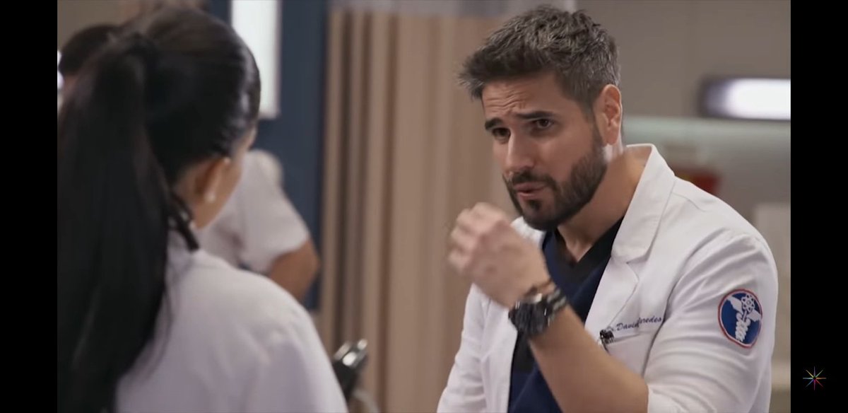 DaniArenasCol's tweet photo. #Capturas2 #MejoresMomentos #DavidParedes @DanArenas #DavidYRegina #Davina 👨🏻⚕️❤👩🏻⚕️💉💏💘 @liviabritoof #Capitulo33 @MedicosOf #MedicosLineaDeVida #ConLasEstrellas #FelizJueves #FelizNavidad https://t.co/OvvflwdCFx