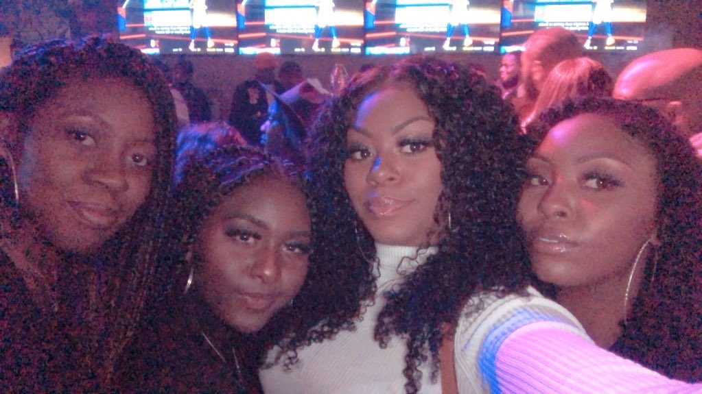 JusCallMe_Dee's tweet image. We could all damn near be sisters. 💕 @KelliiMichellee @saidtaylor_ @KeilahDashh #FirstCousins