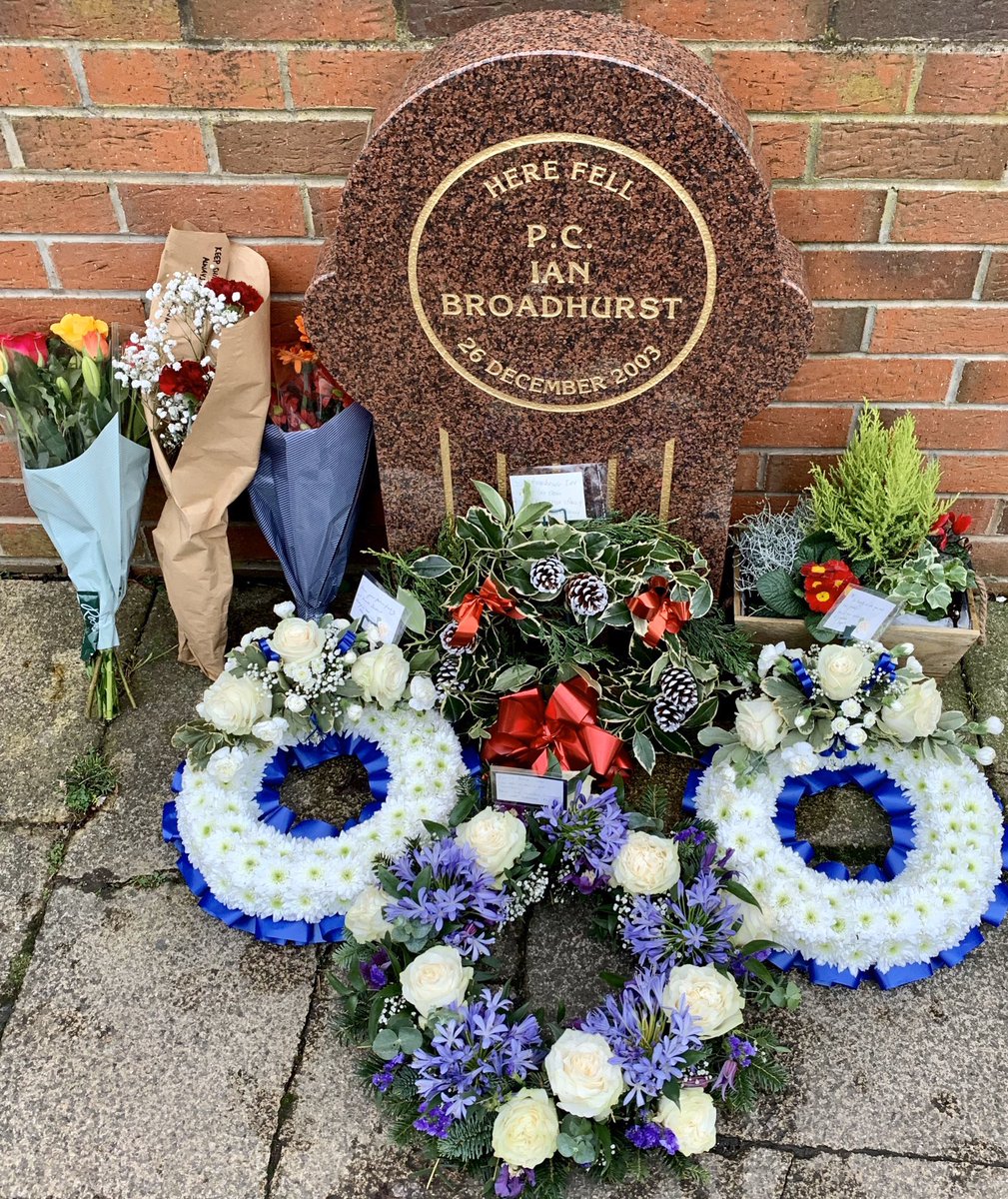 stevejcotter's tweet photo. Remembering our colleague who made the ultimate sacrifice on this day in 2003 whilst making the communities of West Yorkshire safer. A privilege to lay a wreath with Ian’s family, friends and the local community. #policingleeds https://t.co/8tvYimK6p9