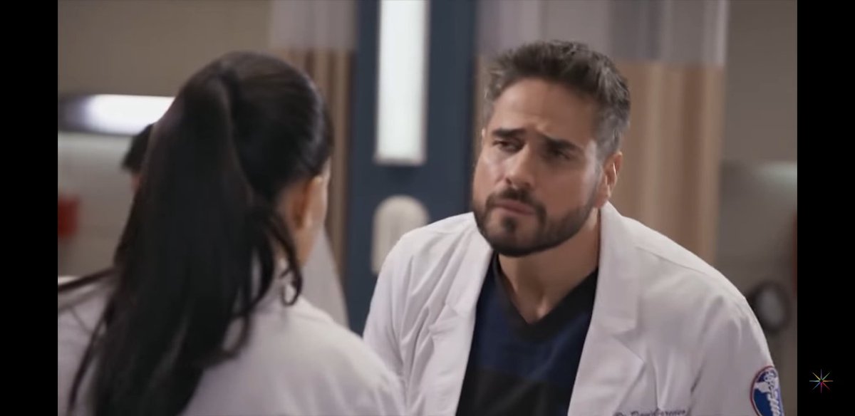 DaniArenasCol's tweet photo. #Capturas3 #MejoresMomentos #DavidParedes @DanArenas #DavidYRegina #Davina 👨🏻⚕️❤👩🏻⚕️💉💏💘 @liviabritoof #Capitulo33 @MedicosOf #MedicosLineaDeVida #ConLasEstrellas #FelizJueves #FelizNavidad https://t.co/JGAJEPR4Kj