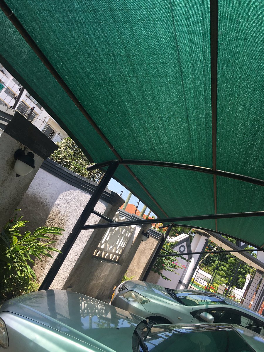kimika81's tweet photo. 今事務所の駐車場にこうゆうの欲しいな〜と思ったら、意外と自分で作れそうな気がした。カバーはこの前ゲームで見かけた。#DIY https://t.co/9s2DOSw7SQ
