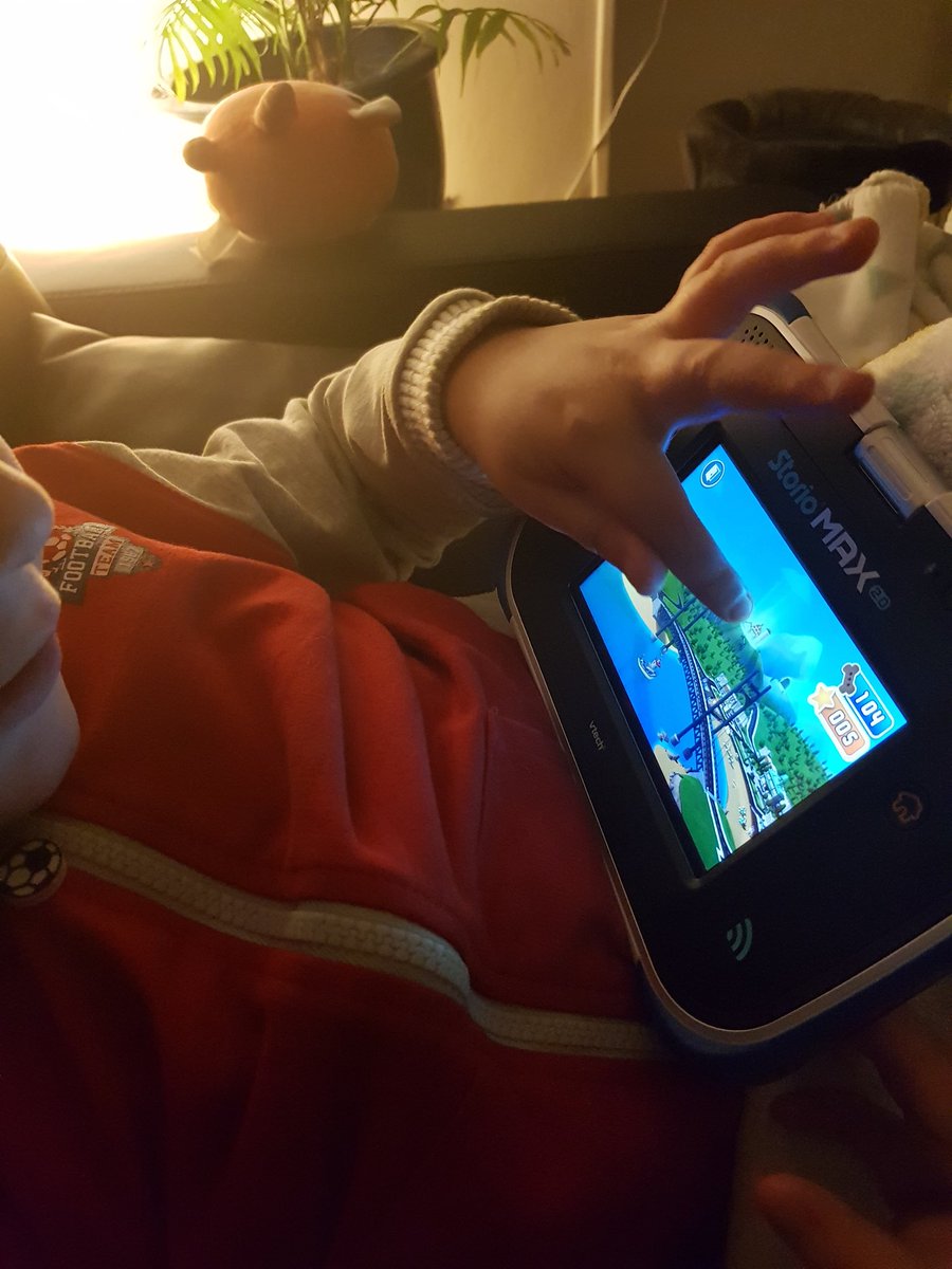 amjoy67's tweet photo. #vtech #storiomax loulou a fond dans son jeu #patpatrouille lol https://t.co/yfLVImw6Ag