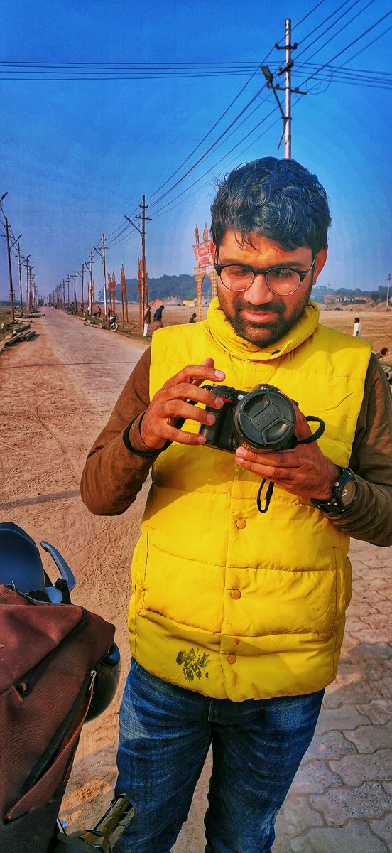 padmanabhdwived's tweet photo. One day i decided to capture this beautiful city. So i hold my camera. And started it.
Few pics from jhunsi chhatanaag side.
At sangam area. Near Ganga maiya.
#harharGange #jay_sangam #jhunsi #chhatanag #movie_shoot #video_shoot https://t.co/tB1FShvP9z