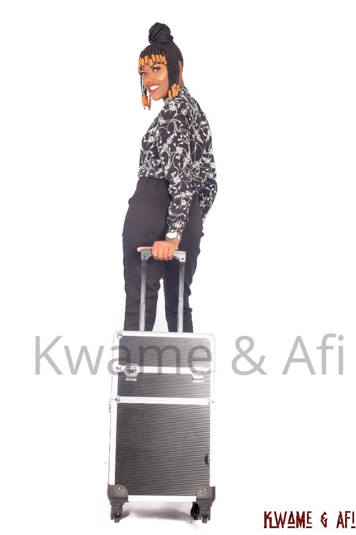 muzvare_shonga's tweet photo. π
This bag is a must-have !Especially for makeup artist π
Get your makeup trolley bag @kwameandafi
Different colors and sizes available
Tag a friend !π
#zimmodel
#brandambassador
#beautyproducts https://t.co/VDtxS9I4lL
