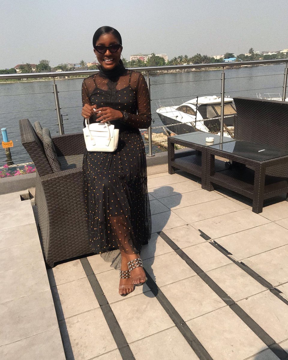 ShopAjiks's tweet photo. This could have been you slaying with the Rands Oblique bag on Christmas Day but beautiful @feranmiokafor beat you to it 🤪.

It’s never to late to cop yours though. Still available in all colors for N4,000 only.

Send a DM to order yours ❤️. https://t.co/5aFg7sFOzj