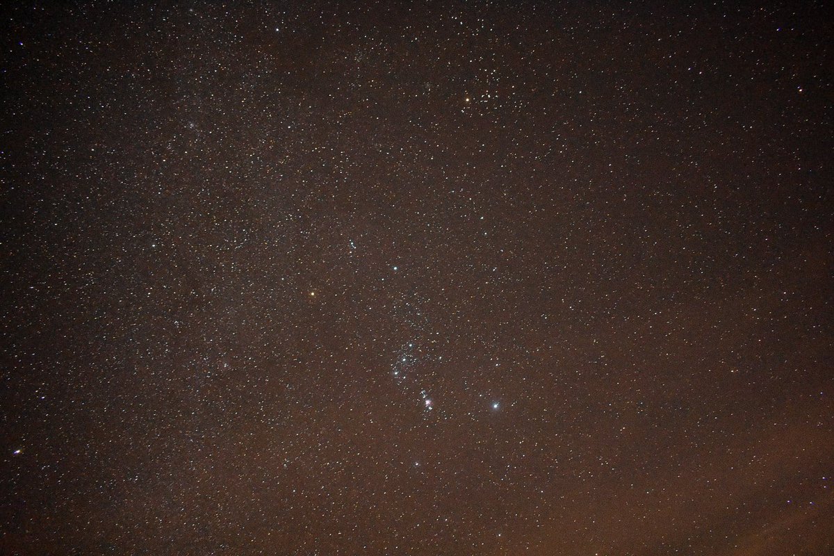 ChristianTay2's tweet photo. Took some pictures yesterday and felt I should post a reminder to look up at the sky sometimes. This speck of universe that is our home is incredibly beautiful and we shouldn’t take it for granted. Remember that the universe is a part of us just as we are part of it. https://t.co/yoqTOazBQJ
