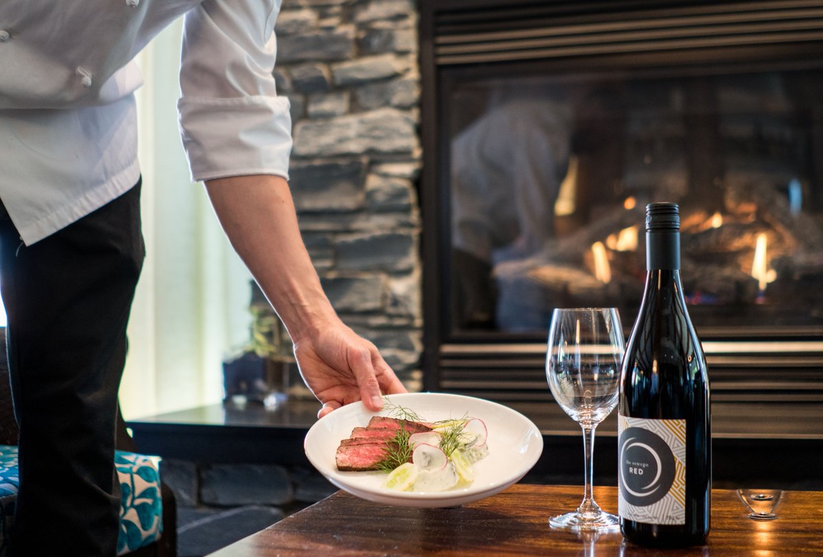 OswegoVictoria's tweet photo. After a day of exploring #Victoria, shopping or lounging, make sure to end it relaxing by our fireplace with drinks and dinner in O Café and Bistro! #BoxingDay #holiday #shopping #explorevictoriabc #yyj #dinner #drinks #ocafeandbistro #oswegohotel https://t.co/XxOEeEAsa9