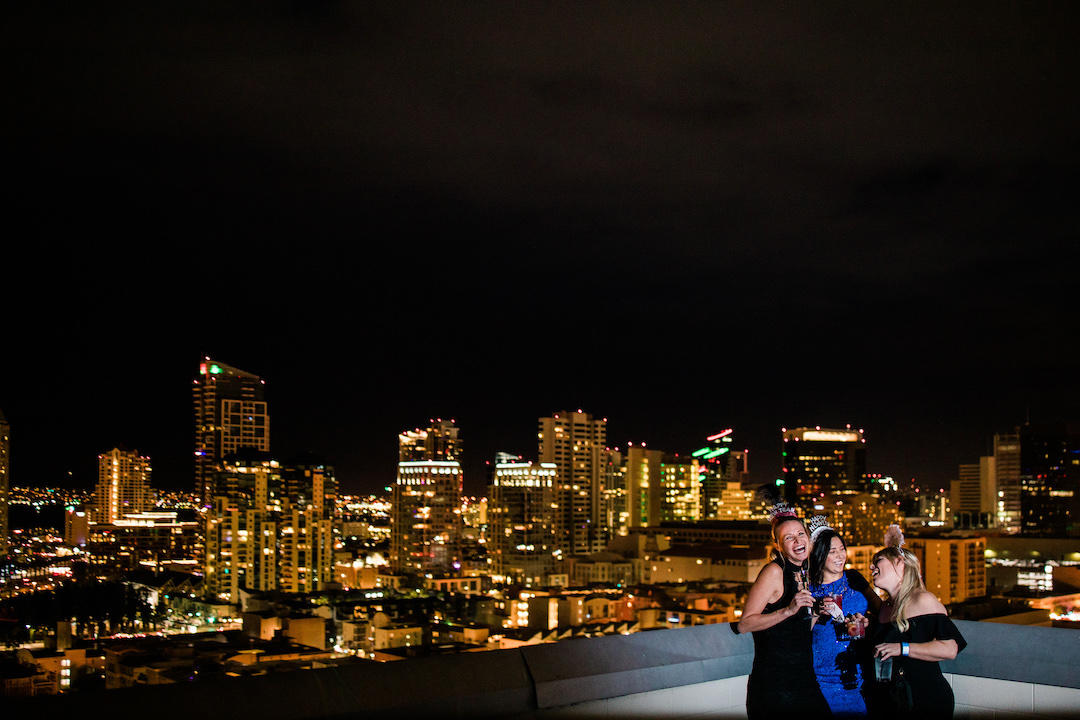 marriottgaslamp's tweet photo. Now THIS is how you ring in the new year! 2020 is waiting for you on the 22nd floor. ✨ 

Tickets to Bottoms Up! 👇 
https://t.co/cXah4fi7Sx 
📷: 226Collective 

#AltitudeSkyLounge #GaslampQuarter #NYE #NYE2020 #NewYearsEve #NewYearsEveParty https://t.co/gZjdiFbPZW