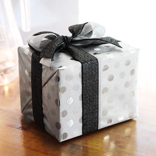 TywinLionKing's tweet image. -Ha tenido que librar una batalla con la dualidad de mantener la tradición de no regalarle nada u otorgarle el bien más preciado de todos, su hogar.

El final de esa contienda ha resultado en algo que recoge la esencia de ambas partes y encierra un inaudito significado-
@xTyrionx