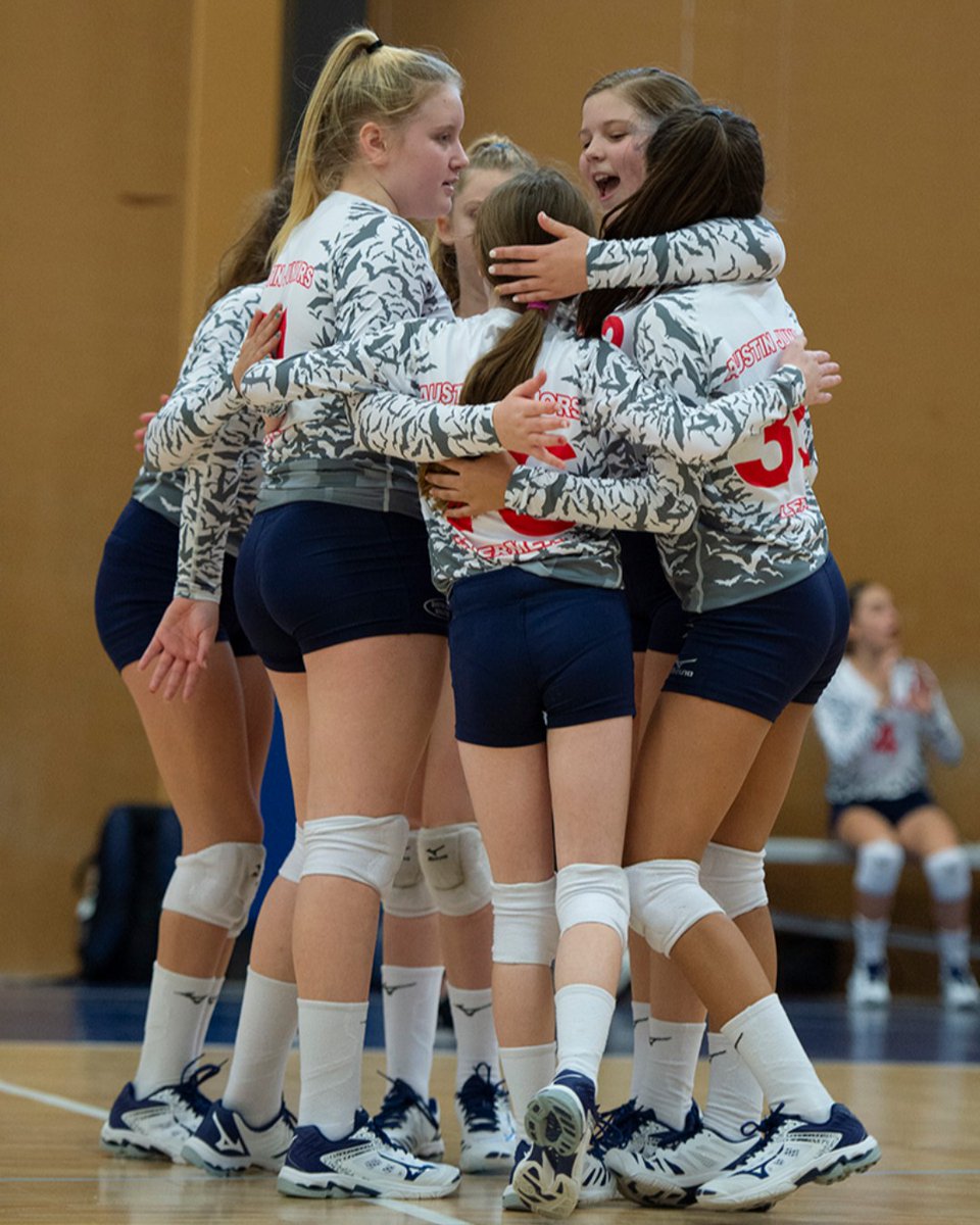 AustinJuniors's tweet photo. Already a close knit TEAM 💕 #13White https://t.co/dlSkDxjMRS