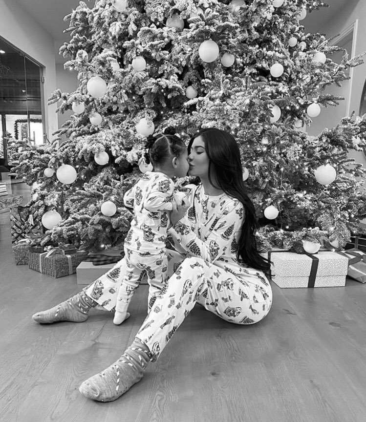 KaylaaPL's tweet photo. merry christmas ✨ https://t.co/HjAO1eYdKg