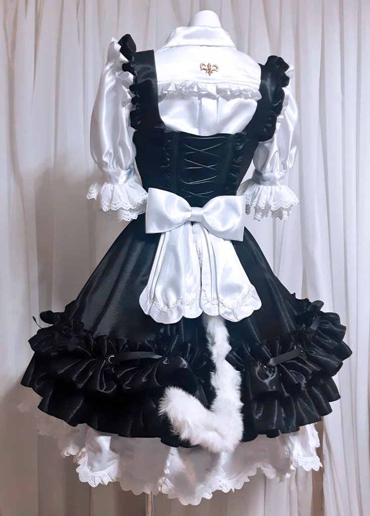 ASASD0130's tweet image. 파이널판타지14 - 메이드복의상세트💖

코스프레의상 제작하였습니다.
작은 소품류 디자인에 많이 신경썼습니다 
프릴을 풍성하게 잡아주고, 패티코트와 흰 속스커트를 일체형으로 작업해 여러겹임에도 편하게 착용이 가능합니다 

#니오샵 #게임 #코스프레 #코스옷 #코스프레의상제작 #FF14 #메이드복