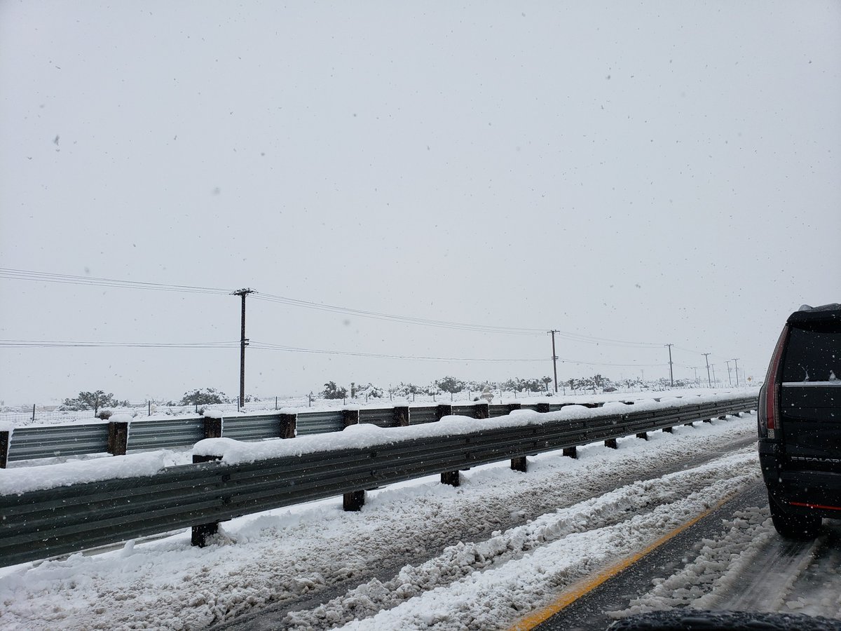 anshtwts's tweet photo. 8hours #stranded on #highway

@Caltrans8 @chp_riv
 #i15 #snowStruck #Traffic #Stuck since 1am PST on I-15 due to Snow  on I-15 at Cajon Pass, All lanes blocked both sides

@RTCSNV
#FASTALERT https://t.co/vojUbfp5Lj