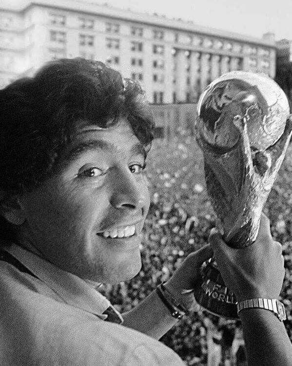 VSportsTM's tweet photo. Maradona en Casa Rosada.
1986.
2019. https://t.co/J4dYfvmP9s
