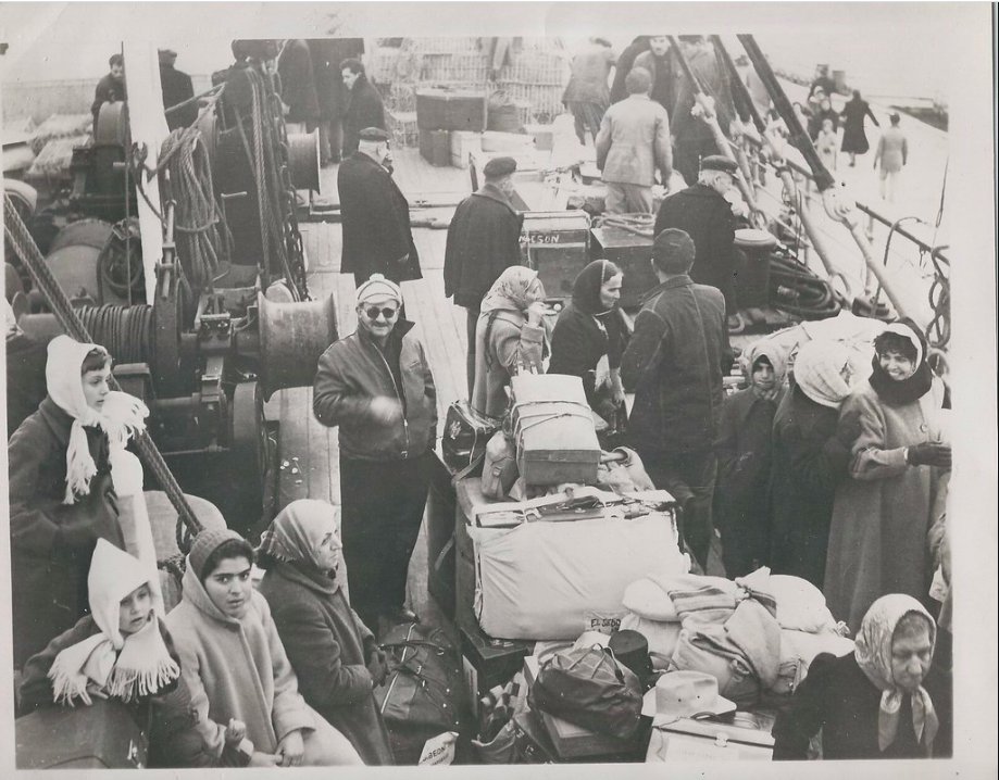 The Egyptian Jewish community continued to decrease. In 1967 there was another way of refugees and expellees, who lost their property following the 6 Day War. By the end there was only 2500 Jews left.