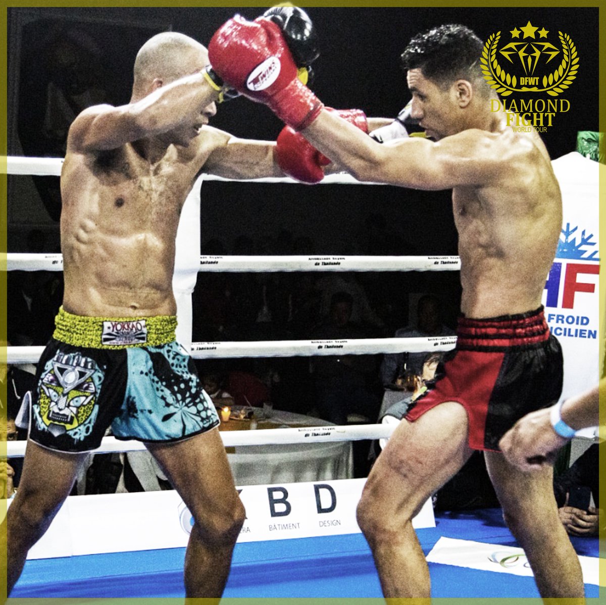 DiamondFight_WT's tweet photo. Une des différences majeures entre le muay-thaï et les autres sports de percussion : le "Clinch", ou l'Art des Saisies. 🤼‍♂️

Ici, nos deux athlètes entrent en clinch en utilisant toute leur expertise pour neutraliser les offensives adverses lors du rapprochement. https://t.co/896cFlLTsp