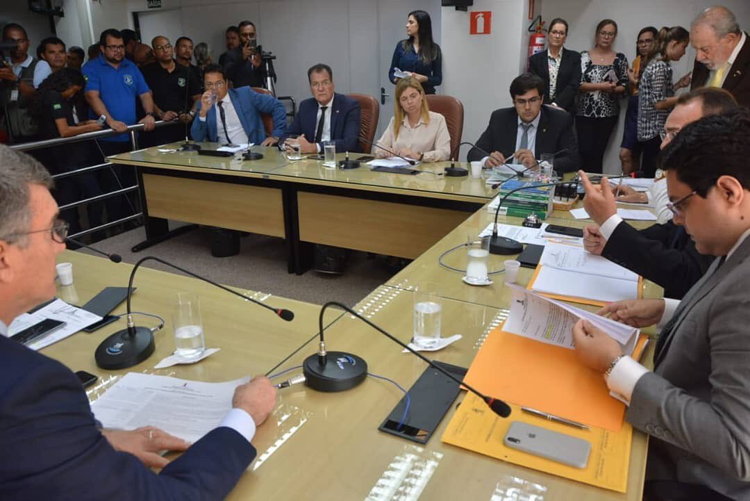 assembleiase's tweet photo. Dia de votações de projetos na Alese. Acompanhe ao vivo em nosso instagram.
.
.
#RedeAlese #Alese #Parlamento #AssembleiaLegislativa #Legislativo #PoderLegislativo #Política #PolíticaSergipe #PolíticaNordeste #PoderPúblico #Aracaju #Sergipe #Brasil https://t.co/XZ7fMieh4W