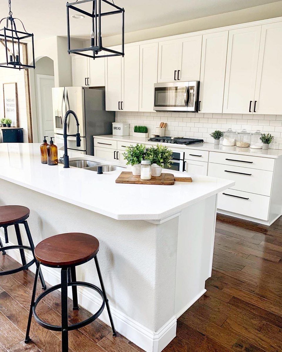 ComfifyHQ's tweet image. We are in love with @bravohomestead's kitchen! 😍⁠
What do you think of this beautiful kitchen?⁠
📷 by @bravohomestead on Instagram!⁠

#Comfification
#ModernFarmhouse
#Farmhouse
#HomeDecor