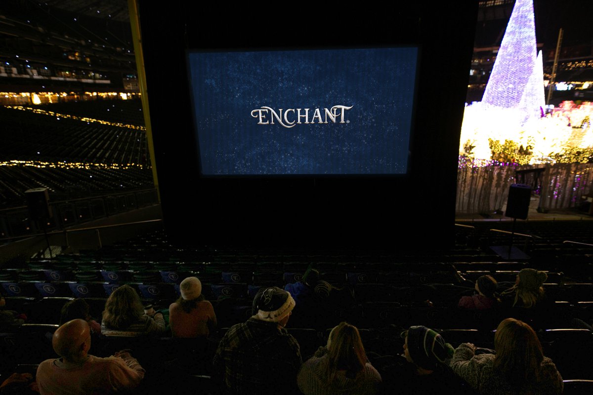 EnchantSEA's tweet image. Need a place to rest your feet after exploring our beautiful light maze, ice skating trail and the #Christmas market?
Recharge your energy at #Enchant Cinema, we'll be playing your favorite holiday movies. 🎥🍿🎄

#EnchantChristmas #Xmas #holidays #friends #TMobilePark