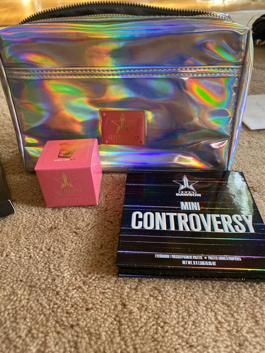 dsmidani's tweet photo. Yo I’m not okay. I’m shaking and crying and wow I have the best mom in the world @JeffreeStar @shanedawson BEST CHRISTMAS EVER https://t.co/Rx6xWfVSJp