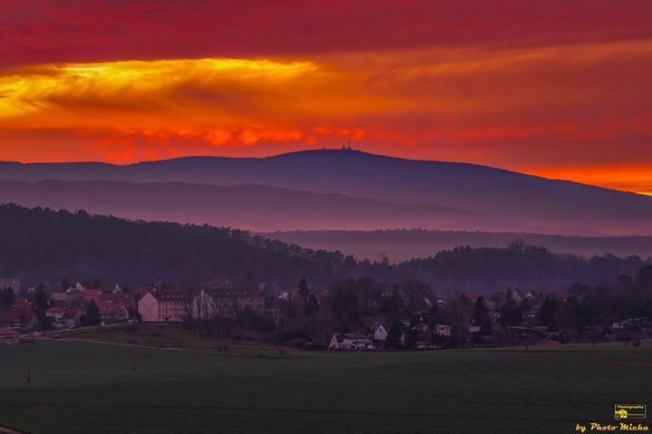 michaharz's tweet image. Der Blick über Langenstein hin zum Brocken zum Sonnenuntergang.

michael-lumme.de

#langenstein #gläsernermönch #brocken #sonnenuntergang #sunset #abendrot #halberstadt #leidenschaft #fotografieren #herz #heimat #harz #zuhauseimharz #harzliebe #draussenimharz #Landscape …