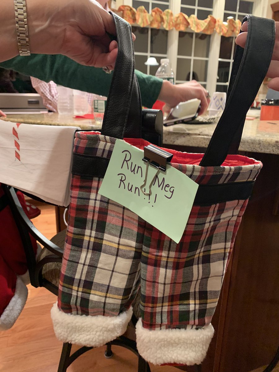 meg__odonnell's tweet photo. 46 of us all under one roof. A great Christmas with my massive, hilarious Irish family who decided to skip the usual swap and instead donate to my marathon fund (Santa didn’t get the memo for the 17 little ones)  🎄 🎅 🎁 🏃🏼‍♀️#Run4MGH https://t.co/KIfeSdZuYe